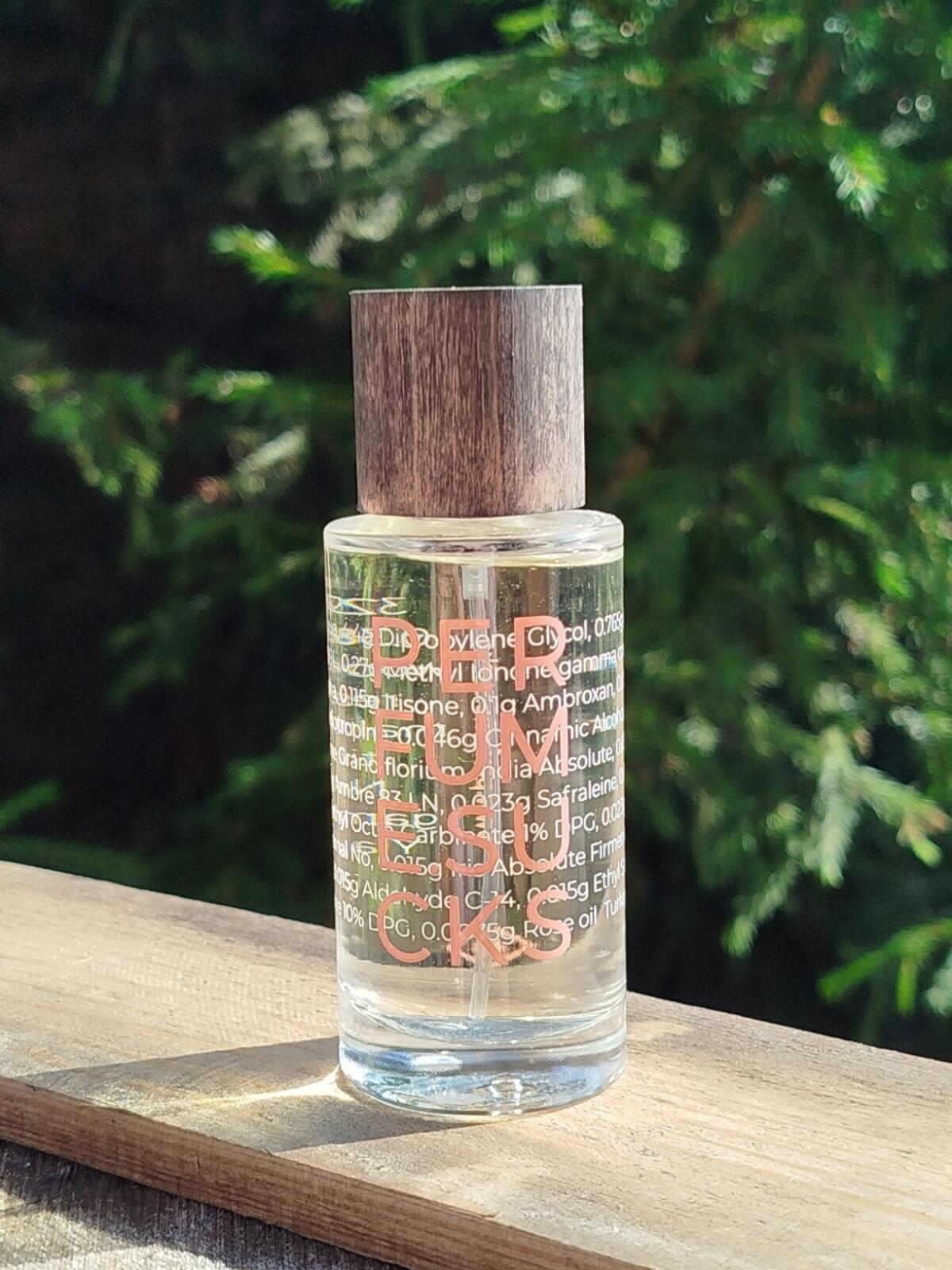 تصویر عطر لیوینگ کورال پرفیوم. ساکس