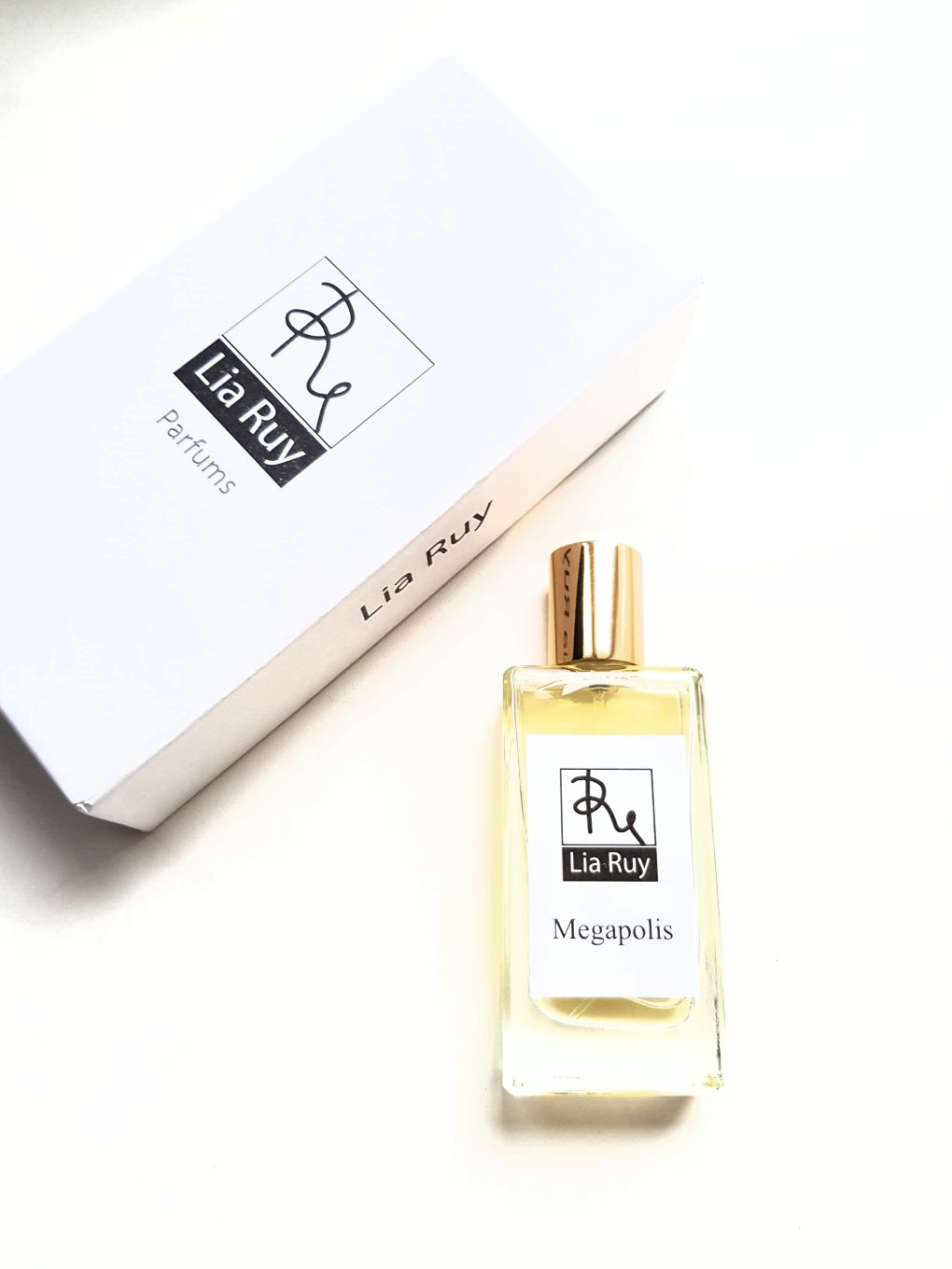 تصویر عطر مگاپلیس لیا روی