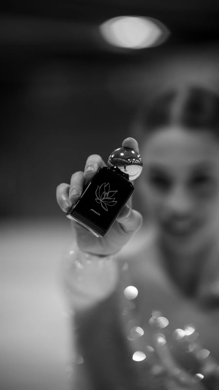 تصویر عطر ناکی پرنوار