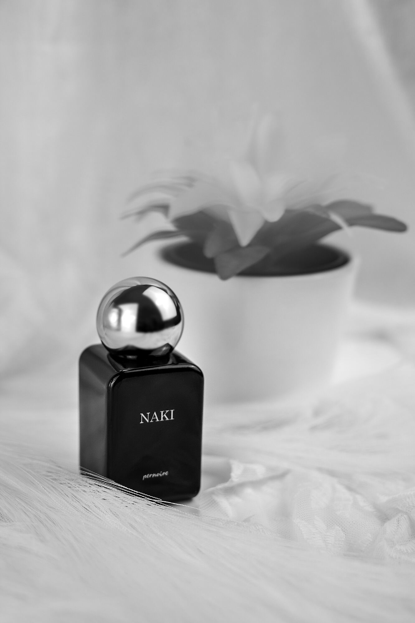 تصویر عطر ناکی پرنوار