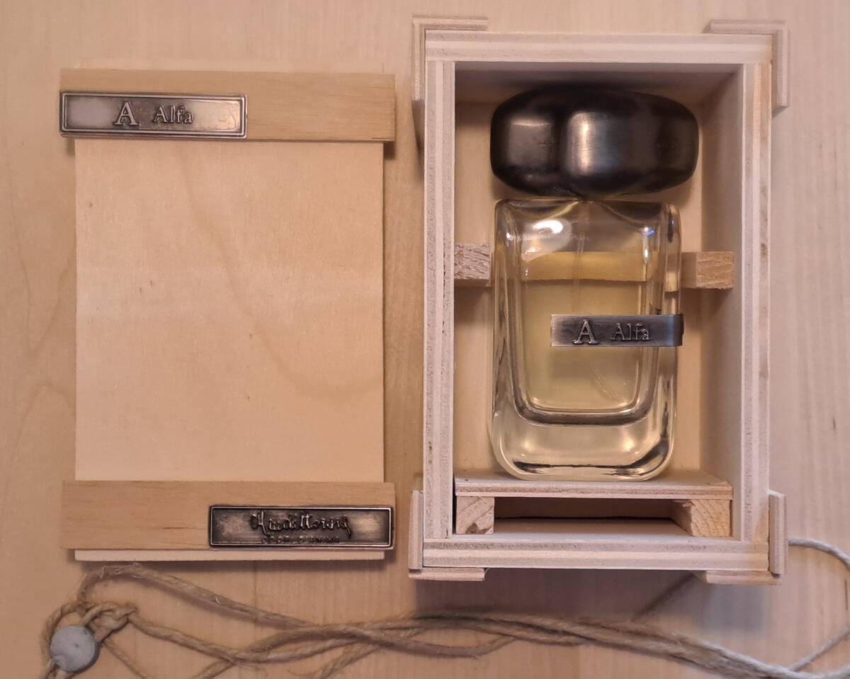 تصویر عطر آلفا مندیتوروسا