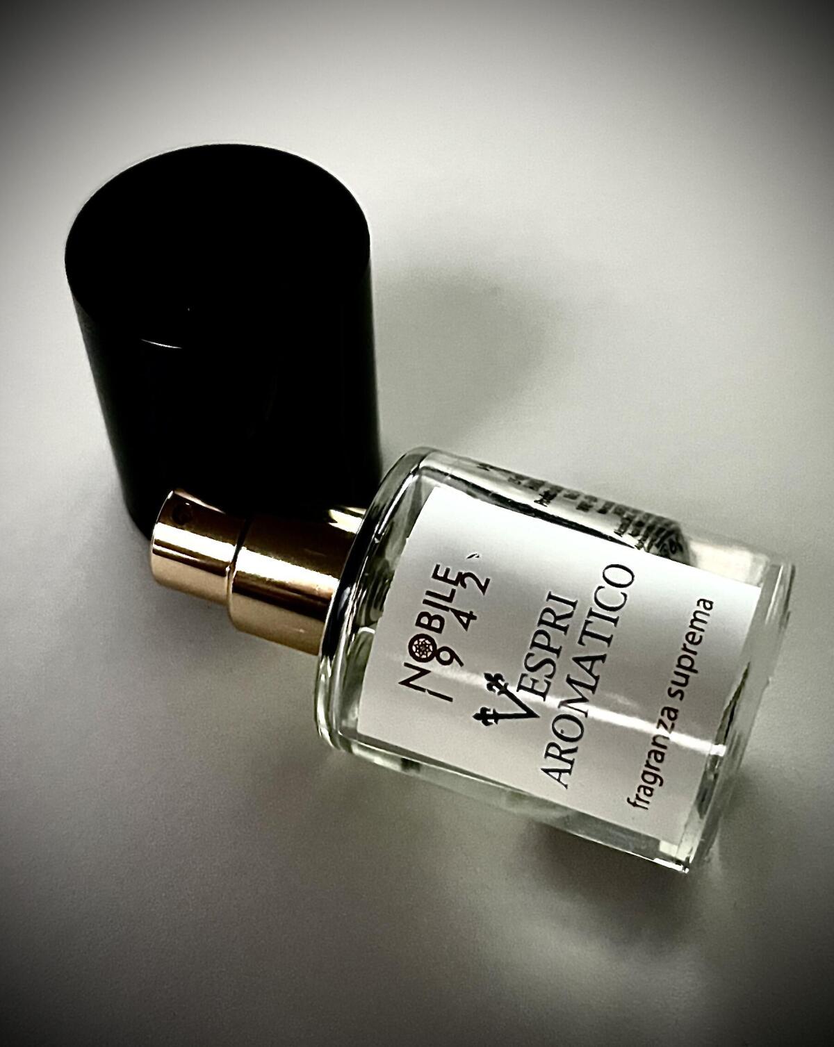 تصویر عطر وسپری آروماتیکو نوبیله ۱۹۴۲