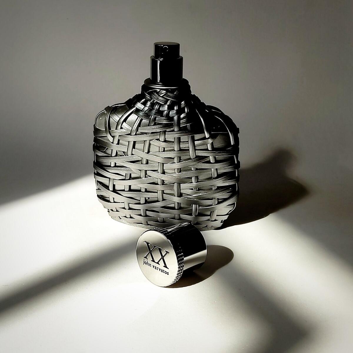 تصویر عطر اَرتیزان اِکس اِکس جان وارواتوس