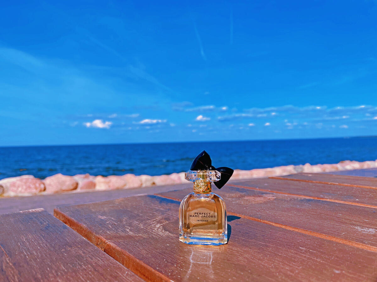تصویر عطر پرفکت اینتنس مارک جیکوبز