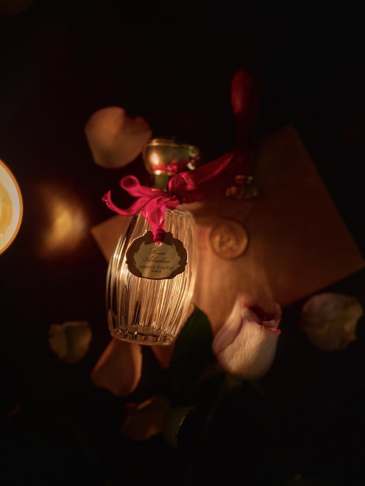 تصویر عطر رز ابسولو گوتال