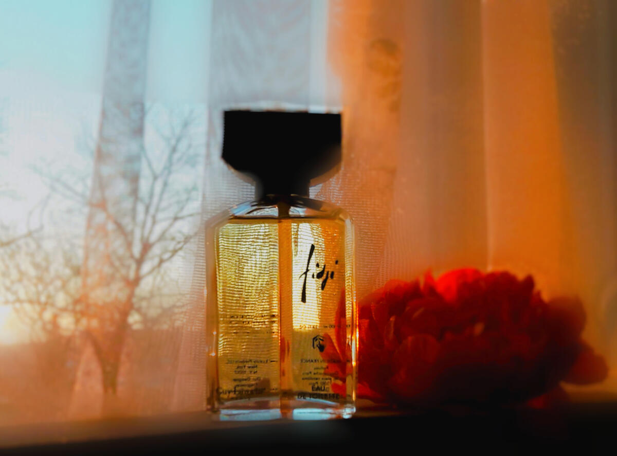 تصویر عطر فیدجی او دو تویلت گی لاروش