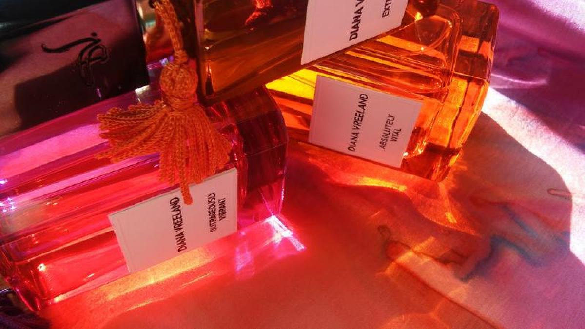 تصویر عطر اِکستراوگَنس روس دایانا وریلِند