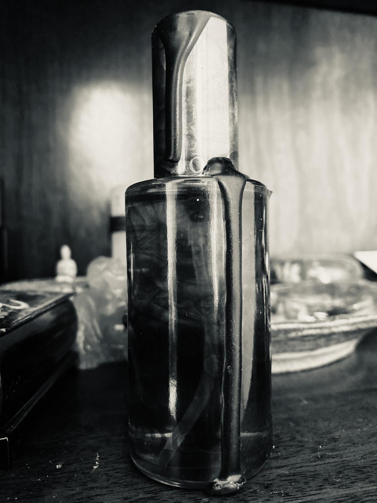 تصویر عطر دم هیپی ایکیریو