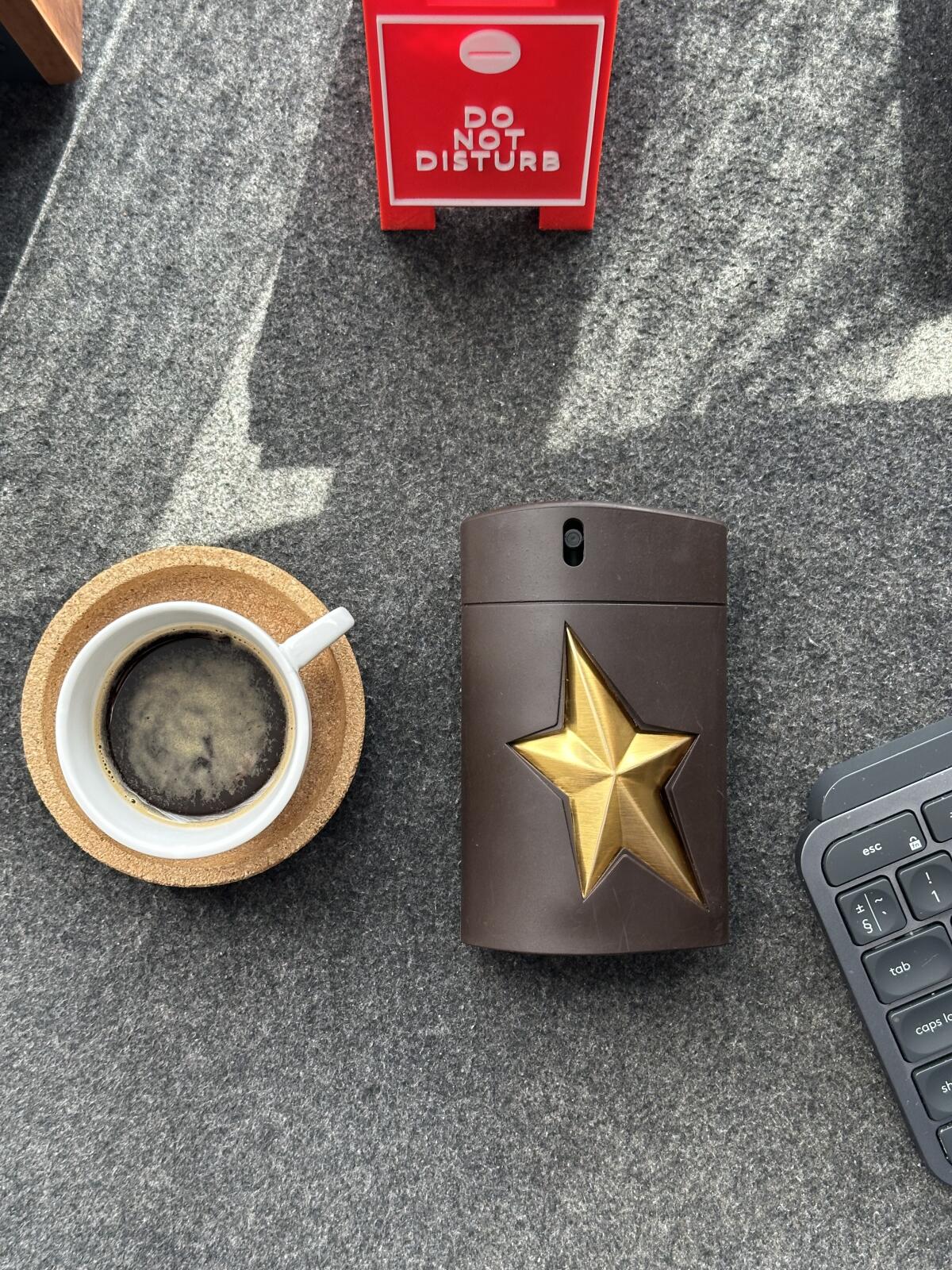 تصویر عطر اِی مَن پیور کافه موگلر