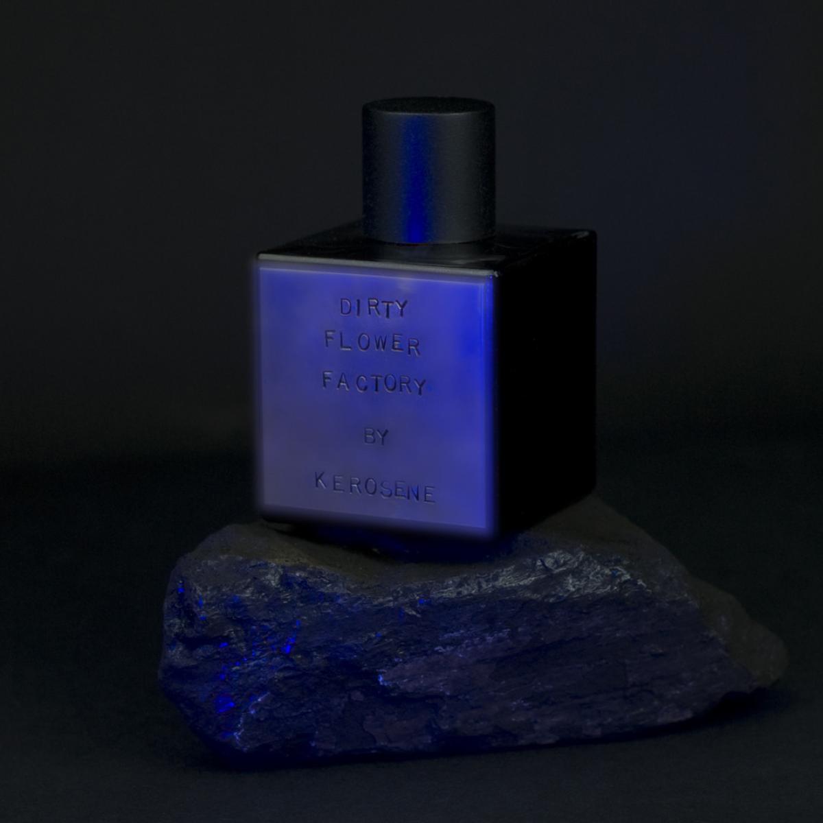 تصویر عطر درتی فلاور فکتوری کِرِسین