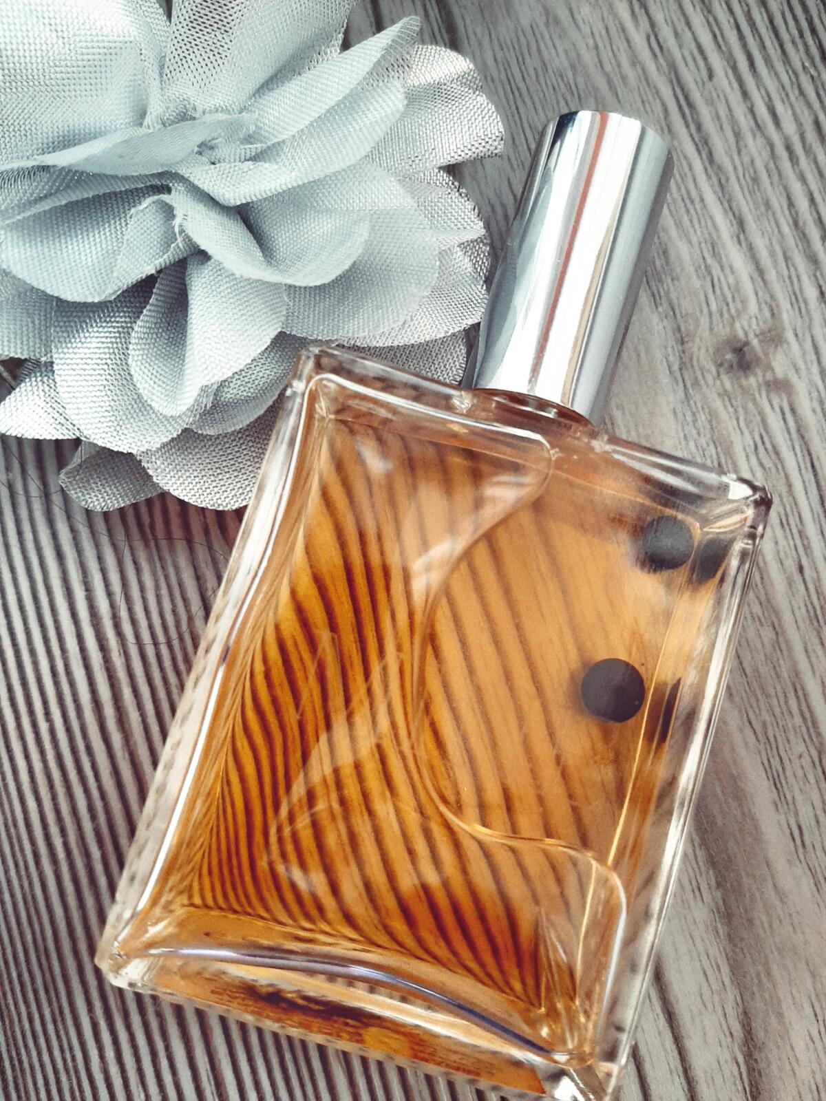 تصویر عطر بِلَک دایمِند هرو دومار