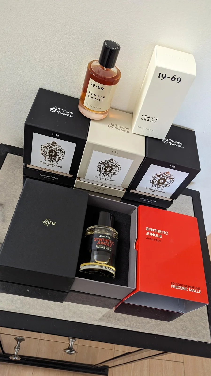 تصویر عطر فیمیل کرایست 19-69