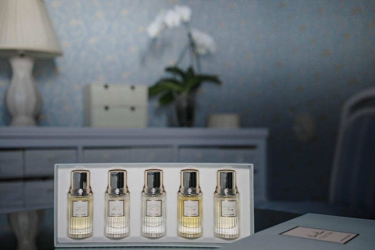 تصویر عطر وایت لینن لِگِسی استی لودر
