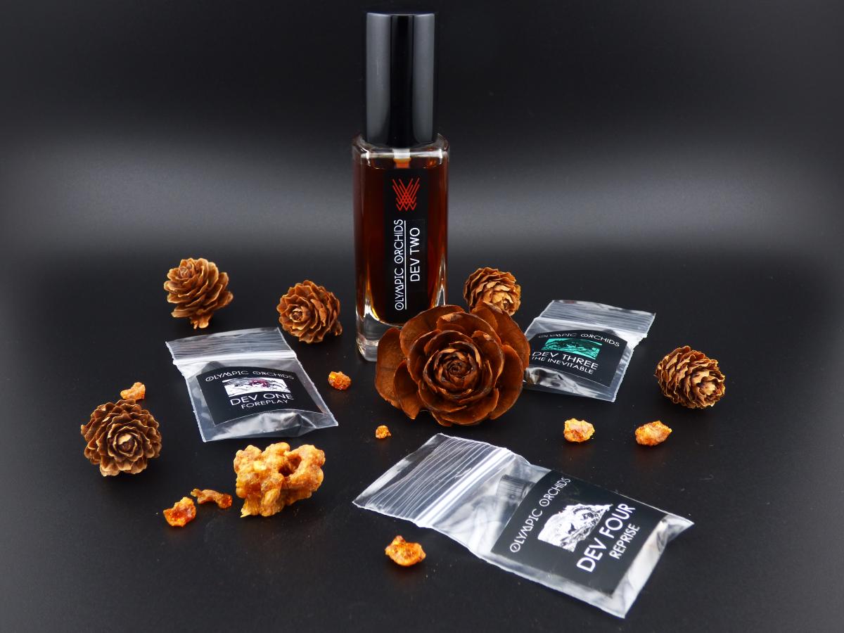 تصویر عطر دو سه: دی ای وی شماره سه: اینویتیبل اولیمپیک اورکِدز آرتیزان پرفیومز