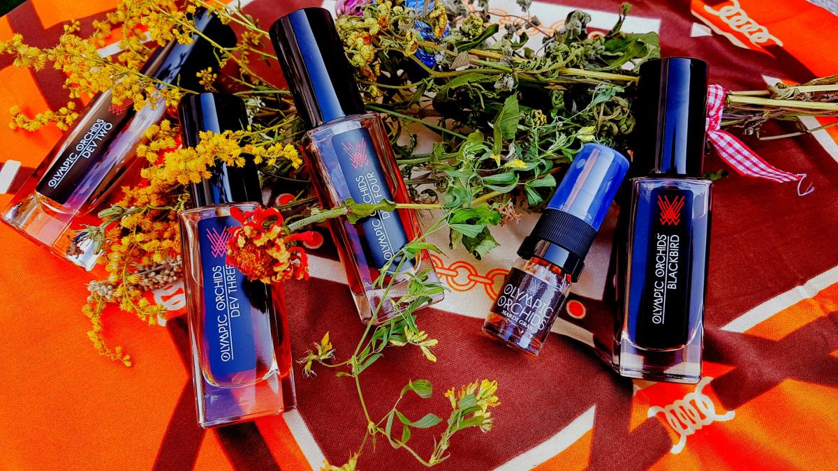 تصویر عطر دو سه: دی ای وی شماره سه: اینویتیبل اولیمپیک اورکِدز آرتیزان پرفیومز