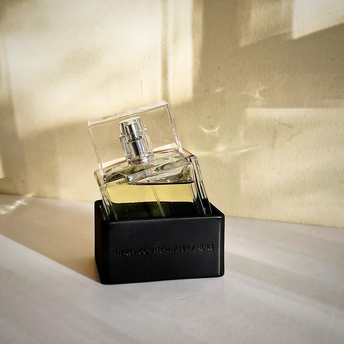 تصویر عطر الکساندر هراشکویچ ماهوگانی