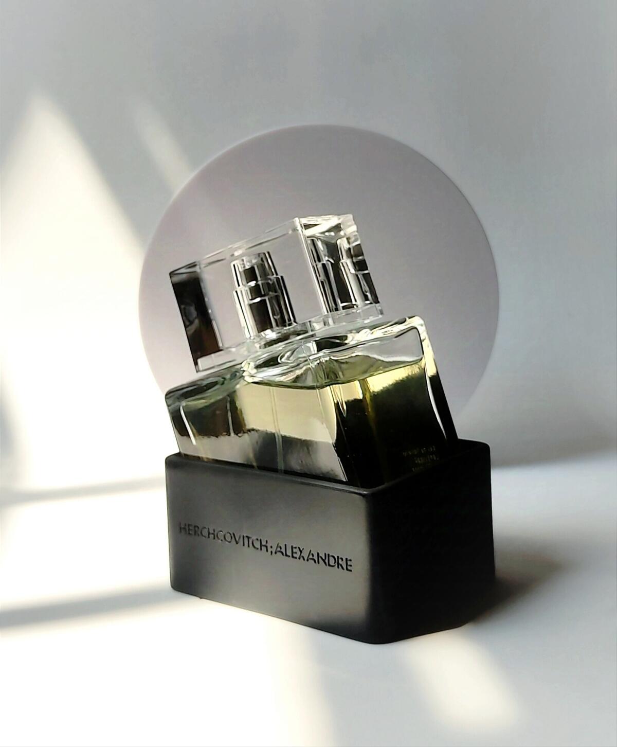 تصویر عطر الکساندر هراشکویچ ماهوگانی