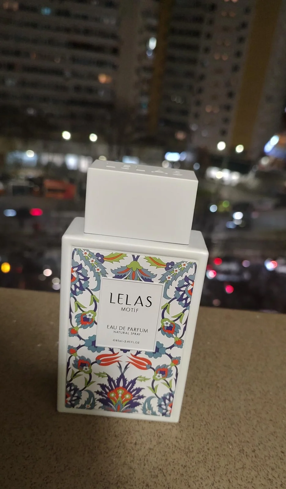تصویر عطر موتیف للاس