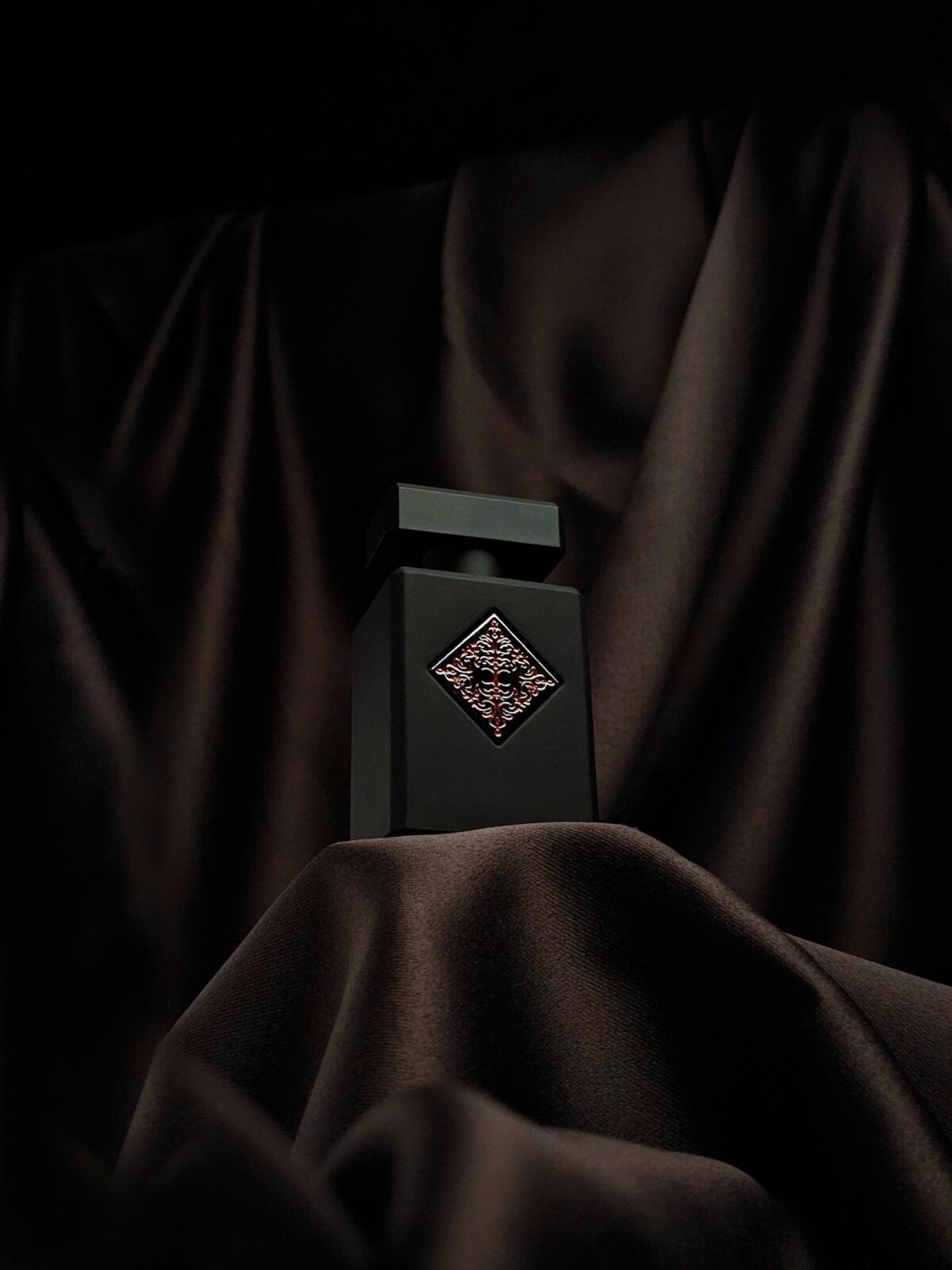 تصویر عطر ادیکتیو وایبراشن اینیشیو پرفیومز پریوه