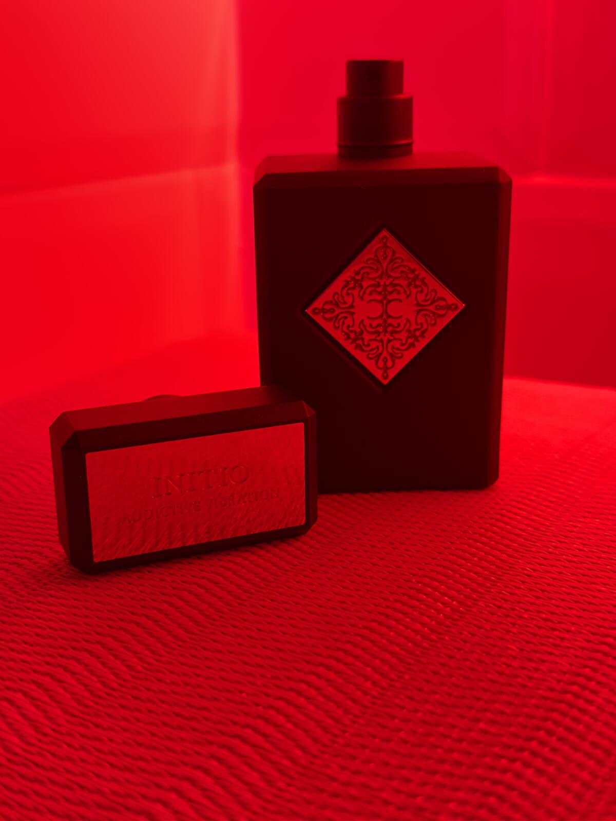 تصویر عطر ادیکتیو وایبراشن اینیشیو پرفیومز پریوه