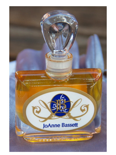 عطر ادکلن ل وویاژ جوآن بسِت - Le Voyage JoAnne Bassett - بررسی، قیمت و خرید