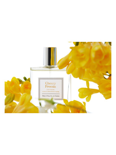 عطر ادکلن چیری فریژیا آرو - Cheery Freesia Ahro - بررسی، قیمت و خرید
