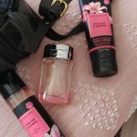 عطر ادکلن بیزر ووله لیس رُز کارتیه - Baiser Vole Lys Rose Cartier - بررسی، قیمت و خرید