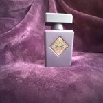 عطر ادکلن ساید افکت اینیسیا پرفیومز پریو - Side Effect Initio Parfums Prives - بررسی، قیمت و خرید