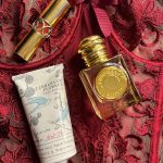 عطر ادکلن تریو ونیلا لایبرری آو فلاورز - True Vanilla Library of Flowers - بررسی، قیمت و خرید