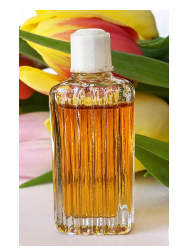 عطر ادکلن مامین دن آلیه پاروسا - Мамин День - Mother's Day Алые Паруса (Alye Parusa) - بررسی، قیمت و خرید