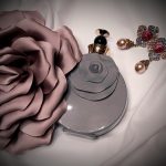 عطر ادکلن والنتینا میر اسولوتو والنتینو - Valentina Myrrh Assoluto Valentino - بررسی، قیمت و خرید