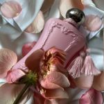عطر ادکلن دِلینا پرفیوم د مارلی - Delina Parfums de Marly - بررسی، قیمت و خرید