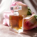 عطر ادکلن رُزا روکسانا ایلومینیتد پرفیوم - Rosa Roxana Illuminated Perfume - بررسی، قیمت و خرید