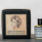 عطر ادکلن آن آو آونلی ریونسکورت آپاثکاری - Anne of Avonlea Ravenscourt Apothecary - بررسی، قیمت و خرید