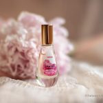 عطر ادکلن نژنی پیون دیلیس پرفیوم - Nezhny Pion Dilís Parfum - بررسی، قیمت و خرید