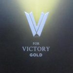 عطر ادکلن وی فور ویکتوری گلد ایوون - V For Victory Gold Avon - بررسی، قیمت و خرید