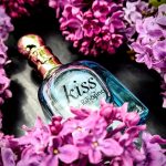 عطر ادکلن کیس ریحانا - Kiss Rihanna - بررسی، قیمت و خرید