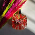 عطر ادکلن الکتریک روبارب فِلورال استریت - Electric Rhubarb Floral Street - بررسی، قیمت و خرید