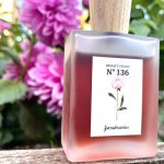 عطر ادکلن نو وان سیس بریت پئونی استرادیواریوس - No 136 Bright Peony Stradivarius - بررسی، قیمت و خرید