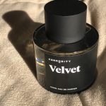 عطر ادکلن ولوت کامادیتی - Velvet Commodity - بررسی، قیمت و خرید