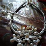 عطر ادکلن کرِس جنی - Caress Genny - بررسی، قیمت و خرید