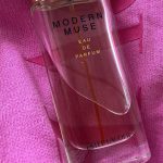 عطر ادکلن مُدرن میوز اِستی لادر - Modern Muse Estée Lauder - بررسی، قیمت و خرید