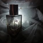 عطر ادکلن یون امورت رولند مورت اِتات لیبر دُ اُرانژ - Une Amourette Roland Mouret Etat Libre d'Orange - بررسی، قیمت و خرید