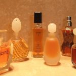 عطر ادکلن سینابار اِستی لودر - Cinnabar Estée Lauder - بررسی، قیمت و خرید