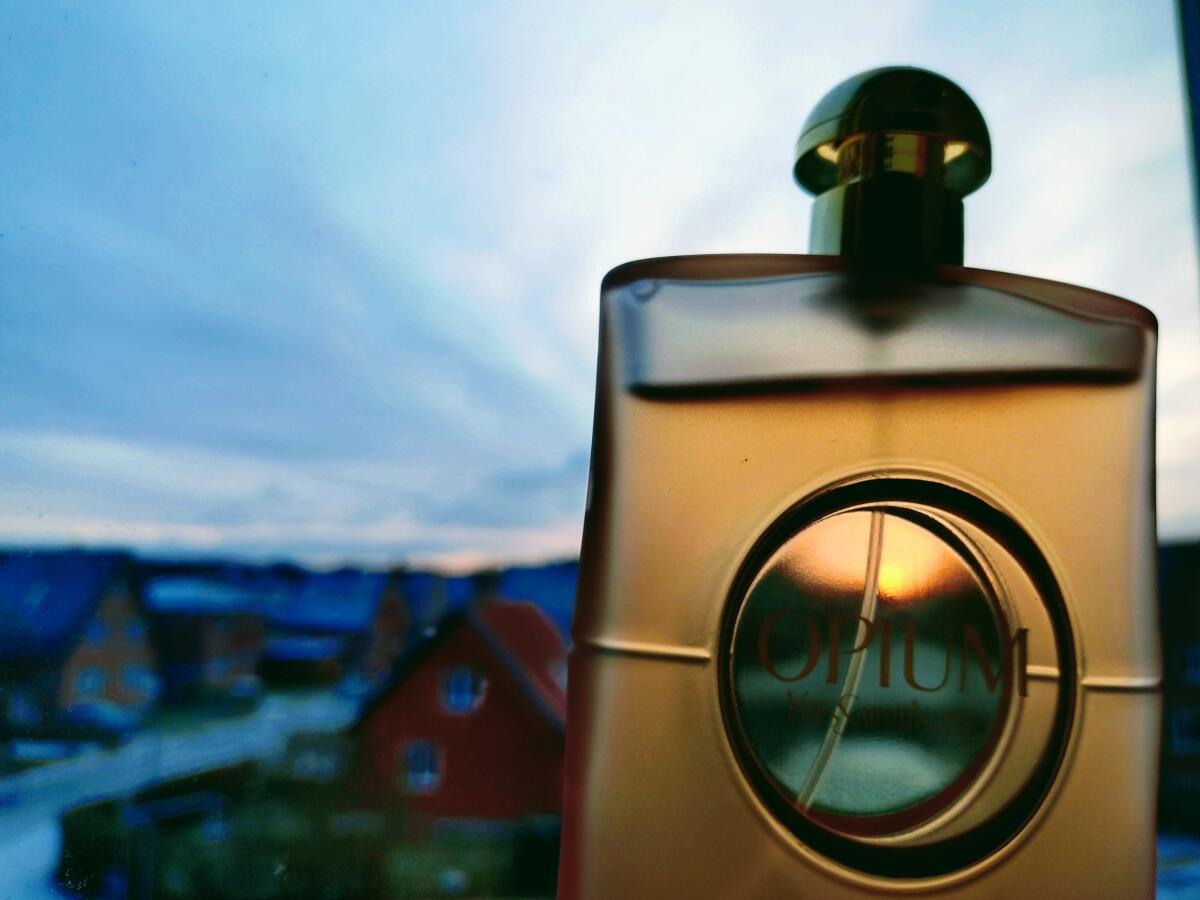 عطر ادکلن اوپیوم وپغ د پغفم ایو سن لوران - Opium Vapeurs de Parfum Yves Saint Laurent - بررسی، قیمت و خرید
