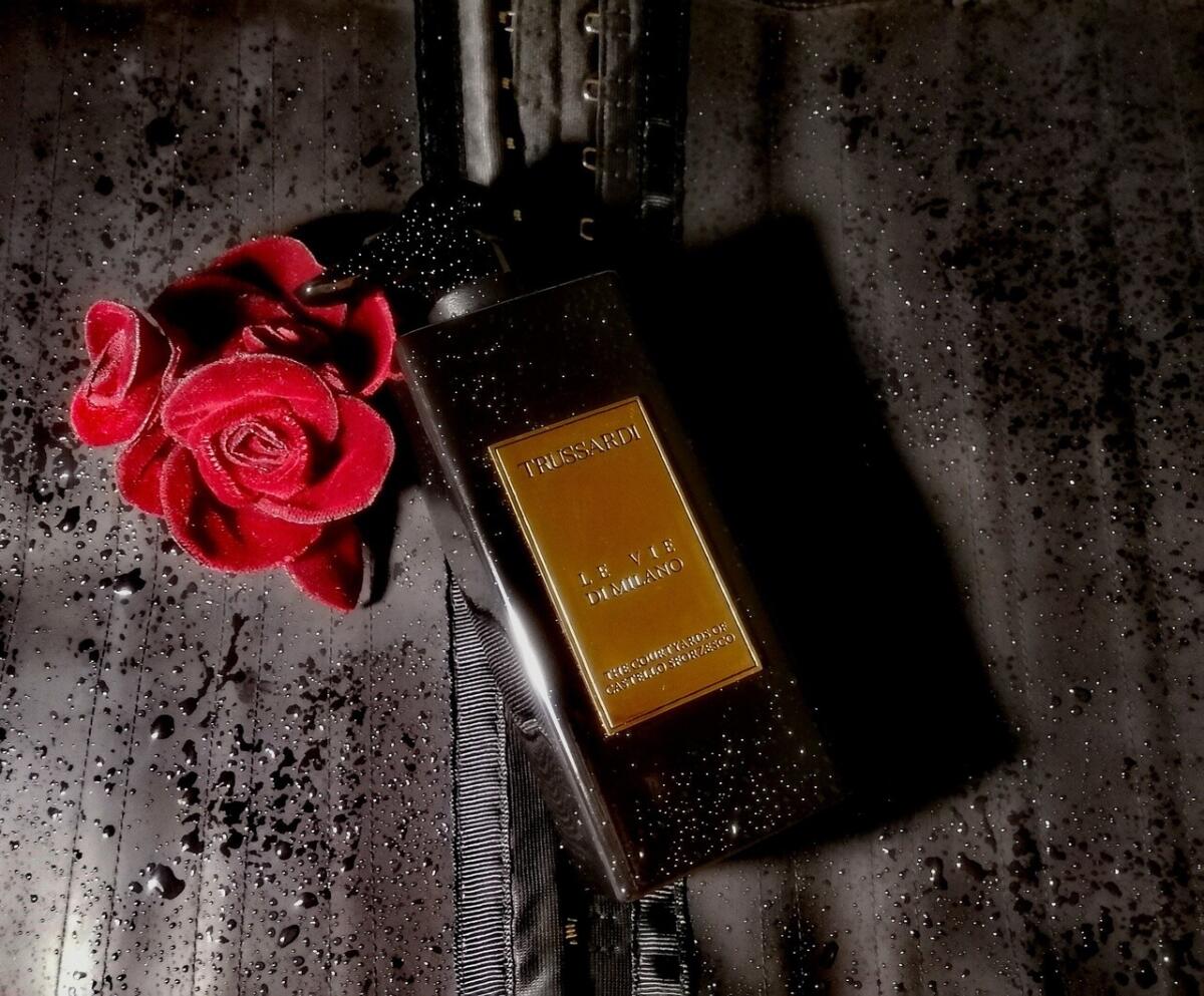 عطر ادکلن د کورت‌یاردز آو کاستلو اسفورزسکو ترساردی - The Courtyards of Castello Sforzesco Trussardi - بررسی، قیمت و خرید