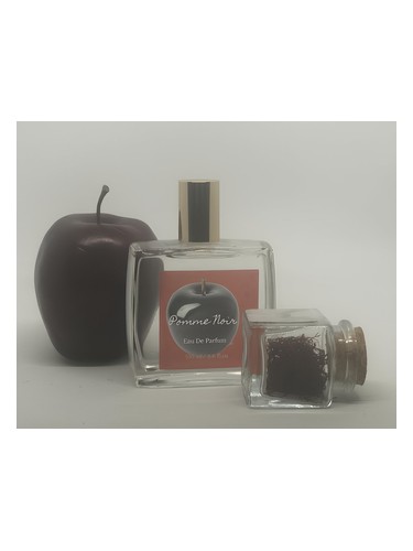 عطر ادکلن پوم نوار گنش پارفومز - Pomme Noir Ganache Parfums - بررسی، قیمت و خرید
