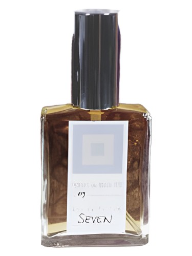 عطر ادکلن سون دی‌اس‌اچ پرفیومز - Seven DSH Perfumes - بررسی، قیمت و خرید