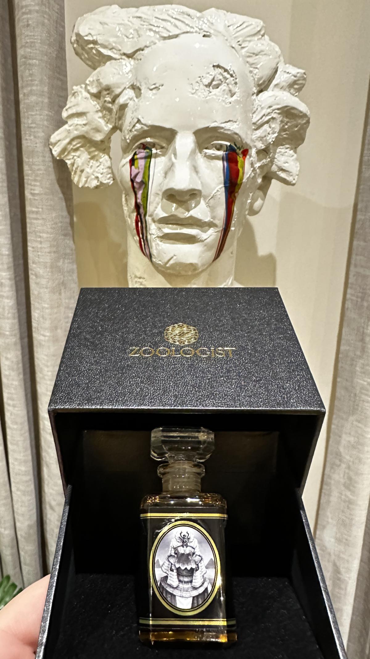 عطر ادکلن سیکرد اسکارب زئولوژیست پرفیومز - Sacred Scarab Zoologist Perfumes - بررسی، قیمت و خرید