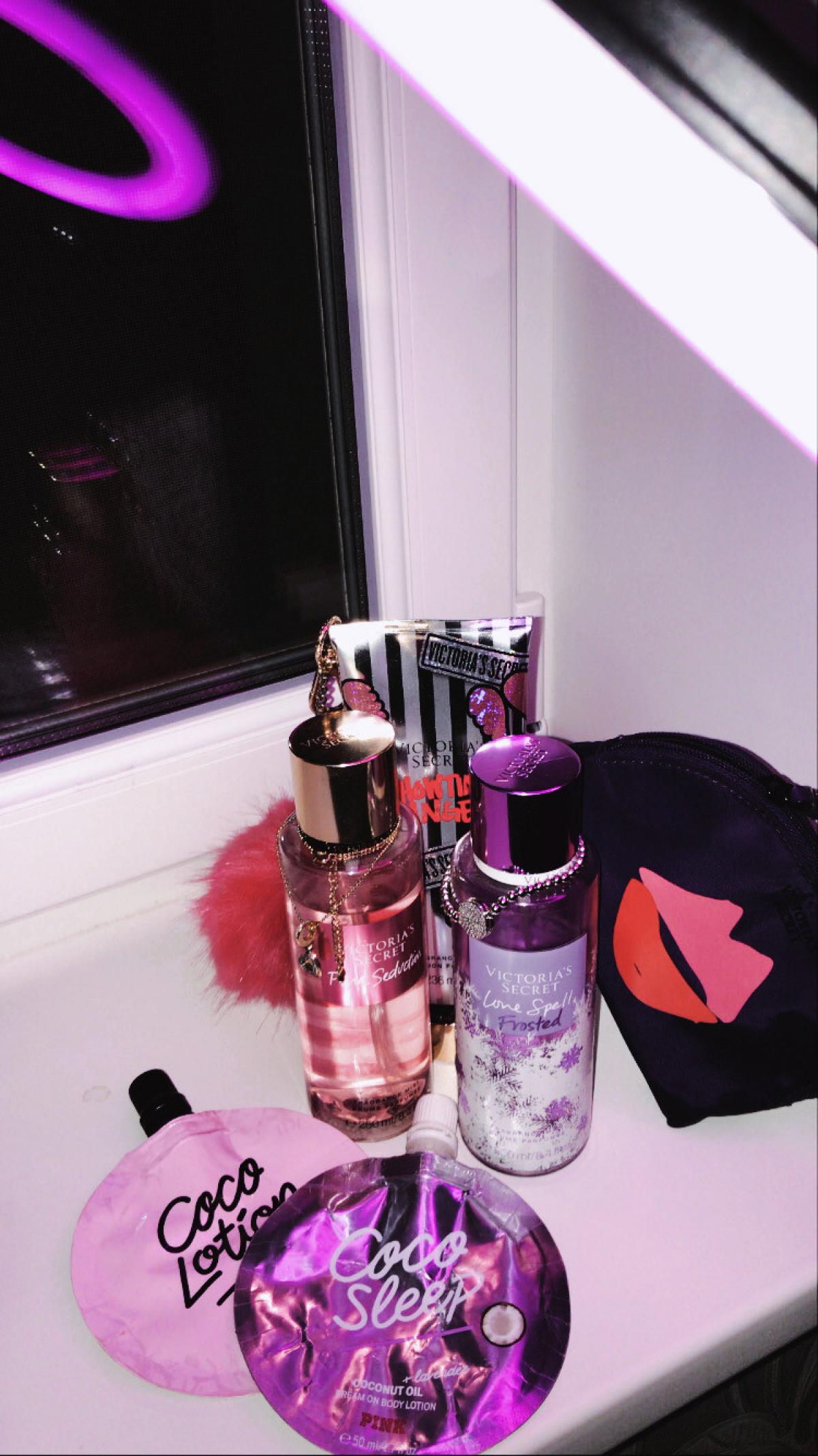 عطر ادکلن لاو اسپِل ویکتوریا سیکرت - Love Spell Victoria's Secret - بررسی، قیمت و خرید